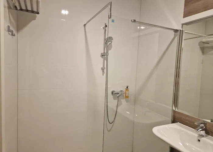 Czarna Gora 239 4* 시에나