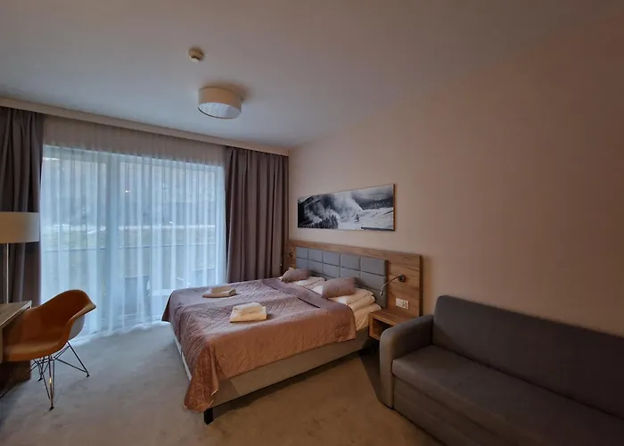 Czarna Gora 239 4* 시에나